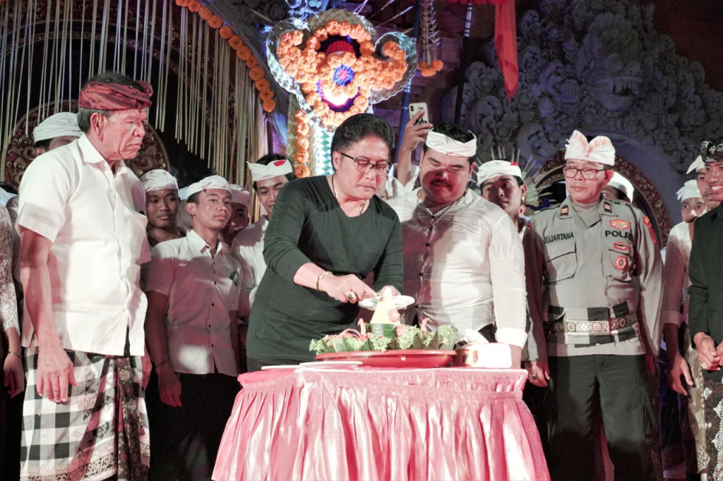 Bupati Giri Prasta Hadiri HUT ST Yowana Werdhi Kencana Ke-33 Banjar Jempeng Kauh, Abiansemal